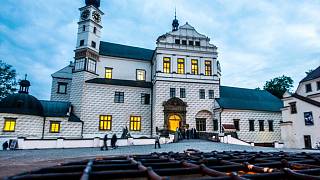 zamek zleva